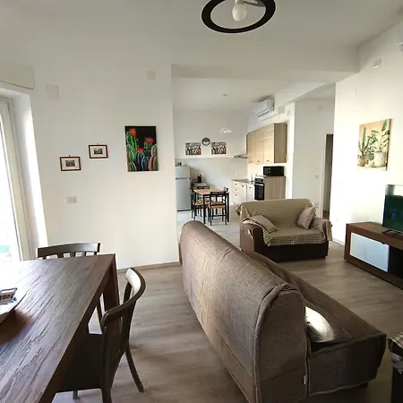 Case Vacanze Sebastiani Piccola Per 2 O Grande Per 6 * Scauri (Lazio)