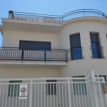 Bilocale Per 2 - Quadrilocale Per 6 - Sebastiani Centralissimi Apartamento Scauri (Lazio)